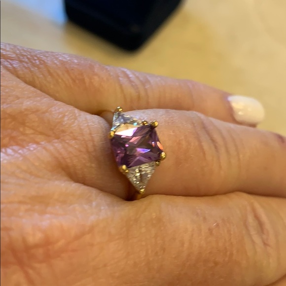Beautiful amethyst and cz diamond ring set in gold - Picture 3 of 3